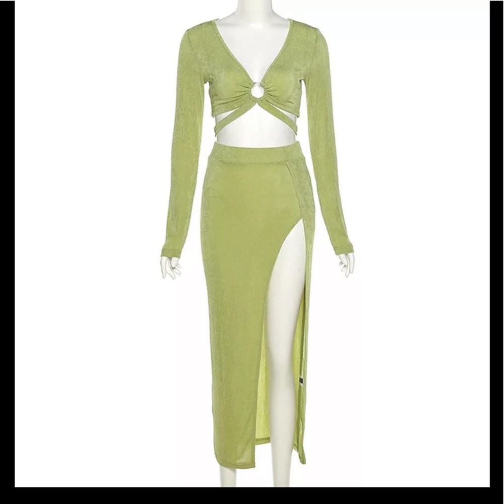 Top & skirt. - Picture 5 of 7